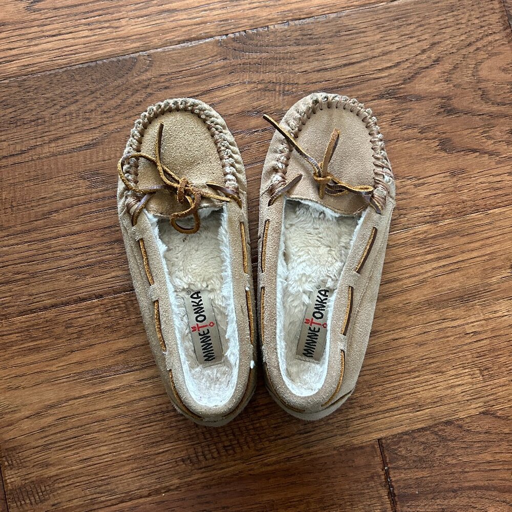 Minnetonka Shoes Moccasins Slippers 4036 Tan Suede Faux Fur Lined Slip On Sz 6